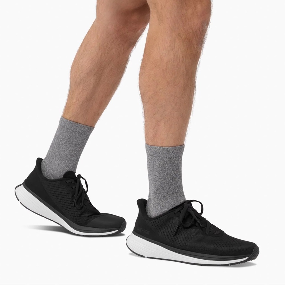 Lane Eight mens Relay Trainer
Shadow NWB size 10 black